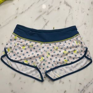 lululemon SPEED UP SHORT 2.5 inch inseam size 8
